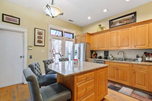 650 Barry Ave, Chicago IL 60634-4912 exterior