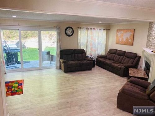 1023 Ash Dr, Mahwah NJ  07430-2348 exterior