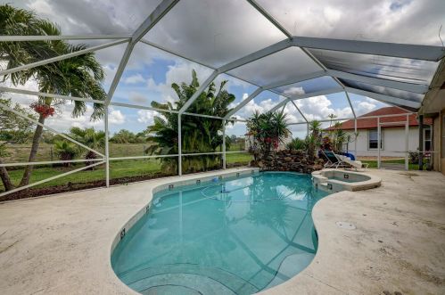 174 Dalton Cir, Fort Pierce FL 34953-5847 exterior