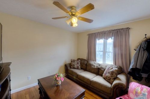 9 Quaker Rd, Worcester MA 01602-2298 exterior