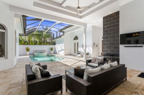 9045 Shenendoah Cir, Naples FL 34113-1663 exterior