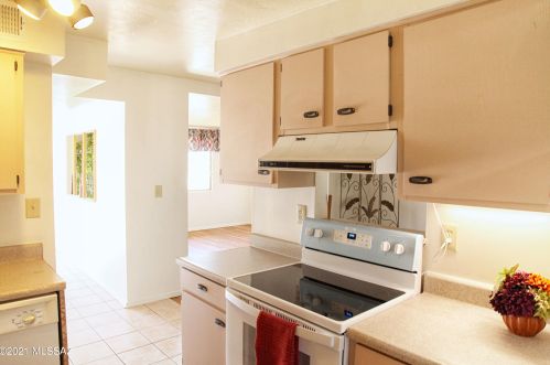 8116 Beverly St, Tucson AZ 85710-5930 exterior