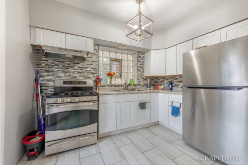 7728 East End Ave, Chicago IL 60649-4909 exterior