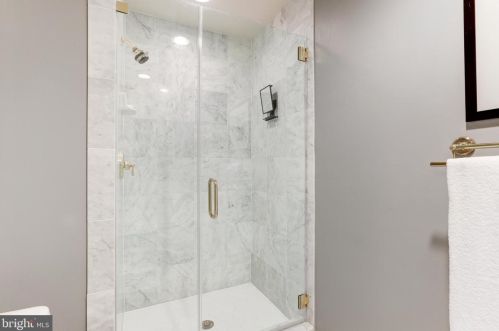 11 Wilkes St, Alexandria VA 22314-3856 exterior