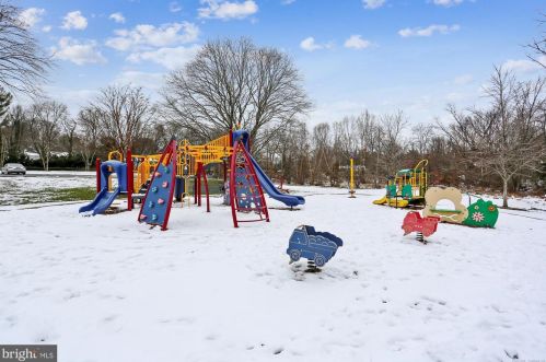 7641 Miller Fall Rd, Rockville MD 20855-1165 exterior