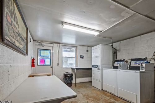 9 Dartmouth Ave, Bridgewater NJ  08807-3417 exterior