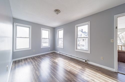 95 Dawes St, Springfield MA 01109-3042 exterior