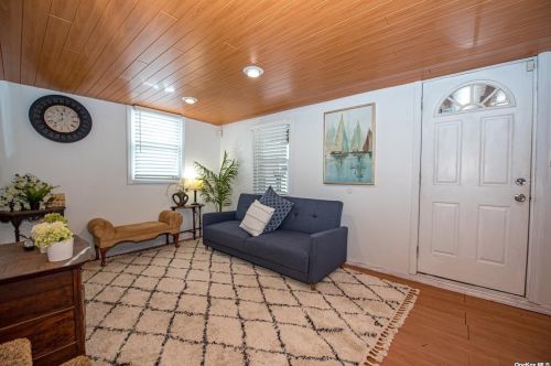 55 Kelsey Ave, Huntington Station, NY 11746-1109