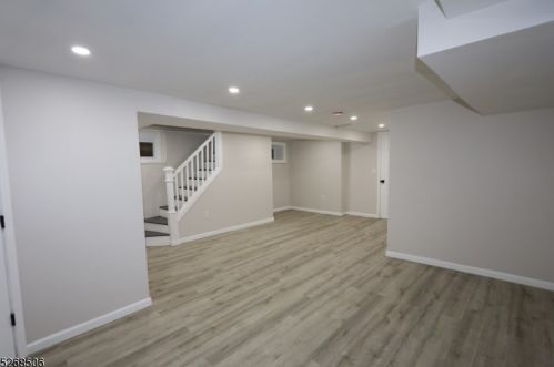 1045 Hunterdon St, Newark NJ  07112-2412 exterior