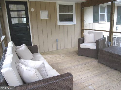 6621 Cavalier Dr, Alexandria VA 22307-1307 exterior