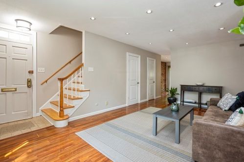 34 Smithfield Ct, Springfield, MA 01108-3130