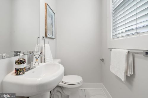 610 Roxboro Pl, Washington DC  20011-1254 exterior