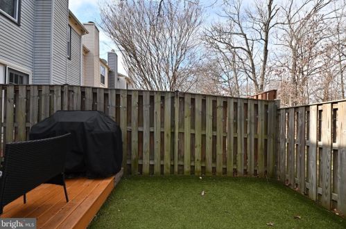 5648 Ridge View Dr, Alexandria VA  22310-1467 exterior