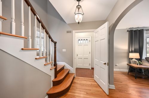 2558 88th St, Milwaukee, WI 53226-1958