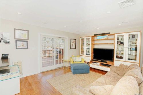 1599 Julia Goldbach Ave, Bohemia NY 11716-1517 exterior