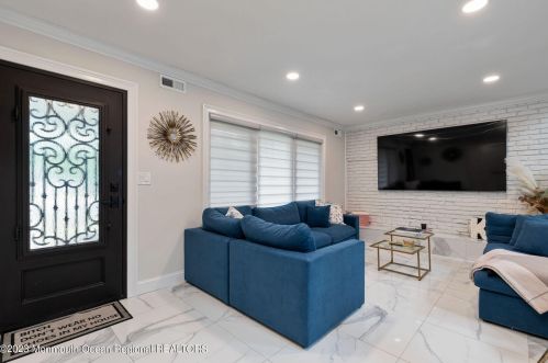 6 Stevens Pl, Hazlet NJ  07730-1205 exterior