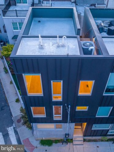 936 Leithgow St, Philadelphia PA 19123-1440 exterior