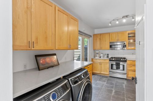 214 Vine St, Milwaukee WI 53205-1451 exterior