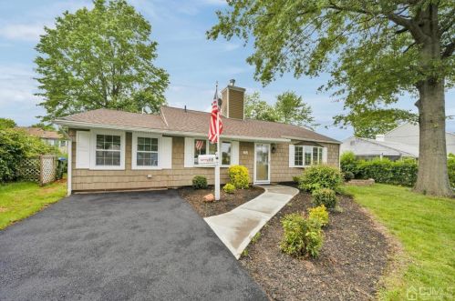 68 Winthrop Rd, Edison NJ 08817-3834 exterior