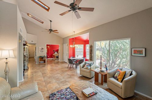 4712 Courtney Dr, Tucson AZ 85705-4822 exterior