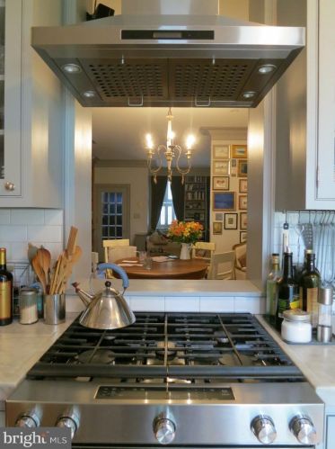 324 Camac St, Philadelphia PA 19140-4214 exterior