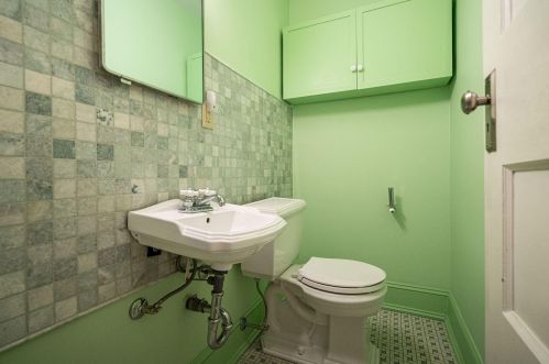 2728 Prospect Ave, Milwaukee WI 53211-3768 exterior