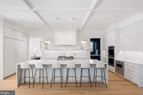 4526 Hawthorne St, Washington DC 20016-3570 exterior