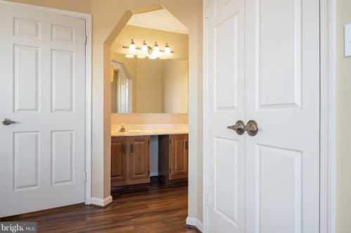 7312 Mallory Cir, Alexandria VA 22315-4704 exterior