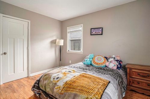 831 Hackley Ave, Meskegon MI 49444-1268 exterior