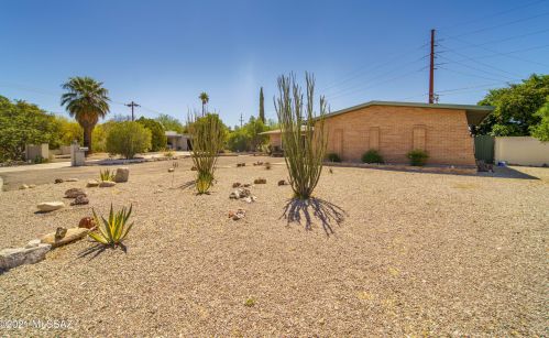 5772 Seneca St, Tucson, AZ 85712-2917