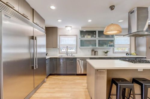 9200 Ironwood Ln, Milwaukee WI  53217-1211 exterior