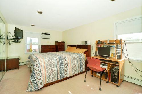 145 Chester St, Valley Stream NY 11580-4210 exterior