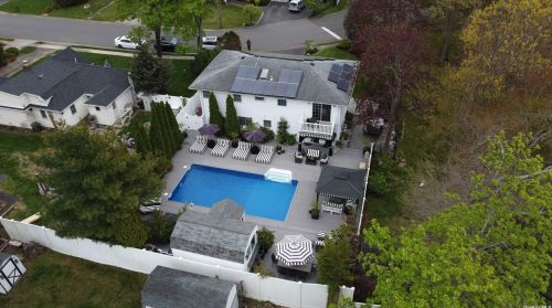 77 Brookside Ave, Babylon, NY 11703-4923