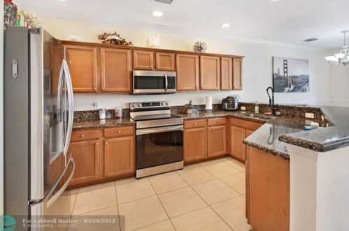 1 Largo Way, Boynton Beach FL 33426-6594 exterior