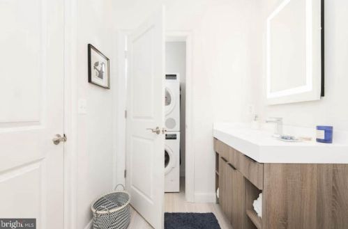 218-26 Arch St, Philadelphia PA 19106-4512 exterior