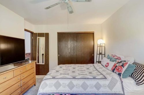 3951 College Ave, Milwaukee WI  53221-4542 exterior