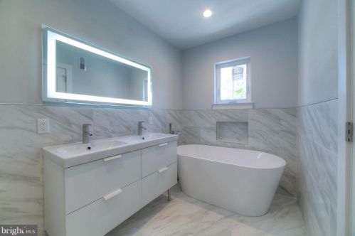 242 Fountain St, Philadelphia PA 19128-4508 exterior