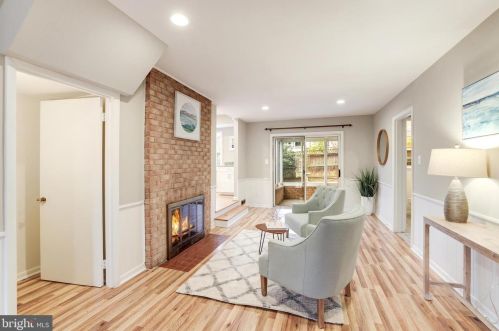 8428 Cherry Vly Ln, Alexandria VA 22309-2100 exterior