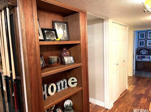 195 Shelly Louise Dr, Sandy UT 84070-4212 exterior