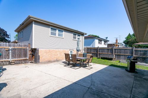 9129 Trumbull Ave, Chicago IL 60655-2507 exterior