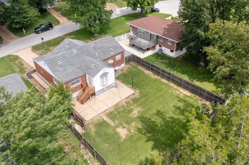 9562 Ldg Pole Ln, Saint Louis MO 63126-2160 exterior