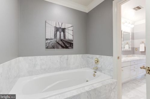 11 Wilkes St, Alexandria VA 22314-3856 exterior