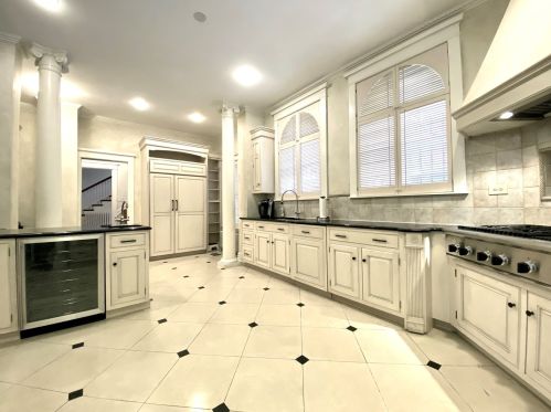 1000 48th St, Chicago IL 60615-1802 exterior