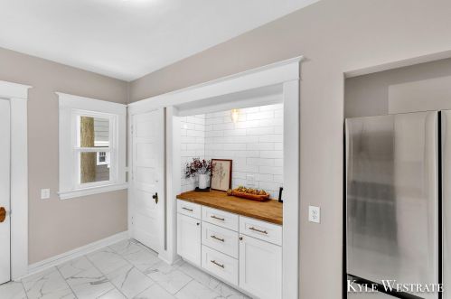 607 Hawthorne St, Grand Rapids MI 49503-3411 exterior