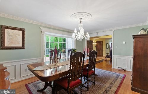 8751 Brook Rd, Mc Lean VA  22102-1507 exterior