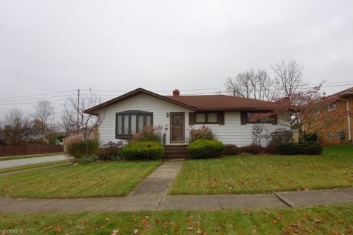 2841 Friar Dr, Cleveland, OH 44134-5540