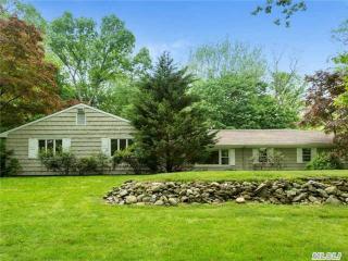 1 Monfort Dr, Hunt, NY 11743-6015