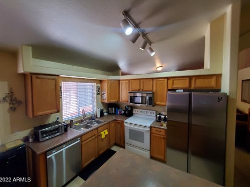 19410 7th Dr, Phoenix, AZ 85027-4600