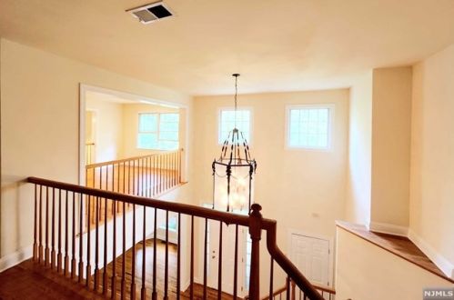 28 Schindler Ct, Upper Saddle River NJ  07458-2361 exterior