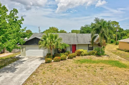 2661 Monterrey Ln, Fort Pierce FL 34953-2085 exterior